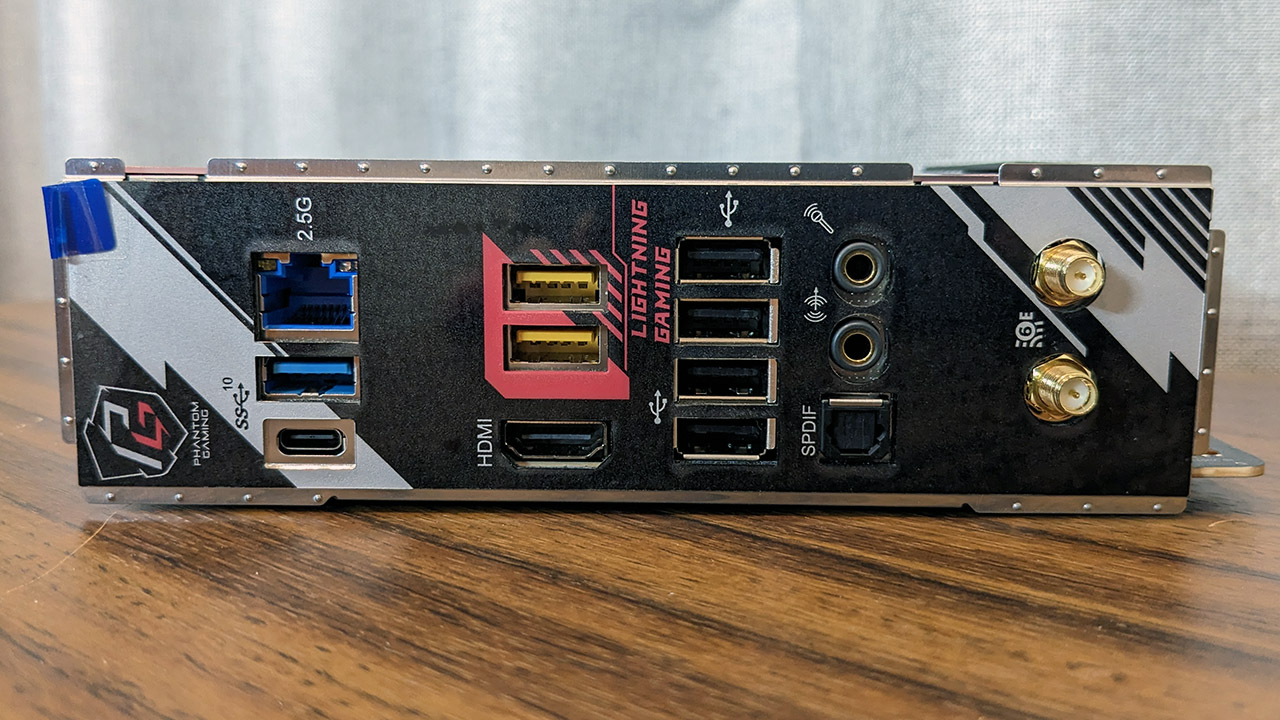 Asrock B650E PG-ITX WIFI rear I/O